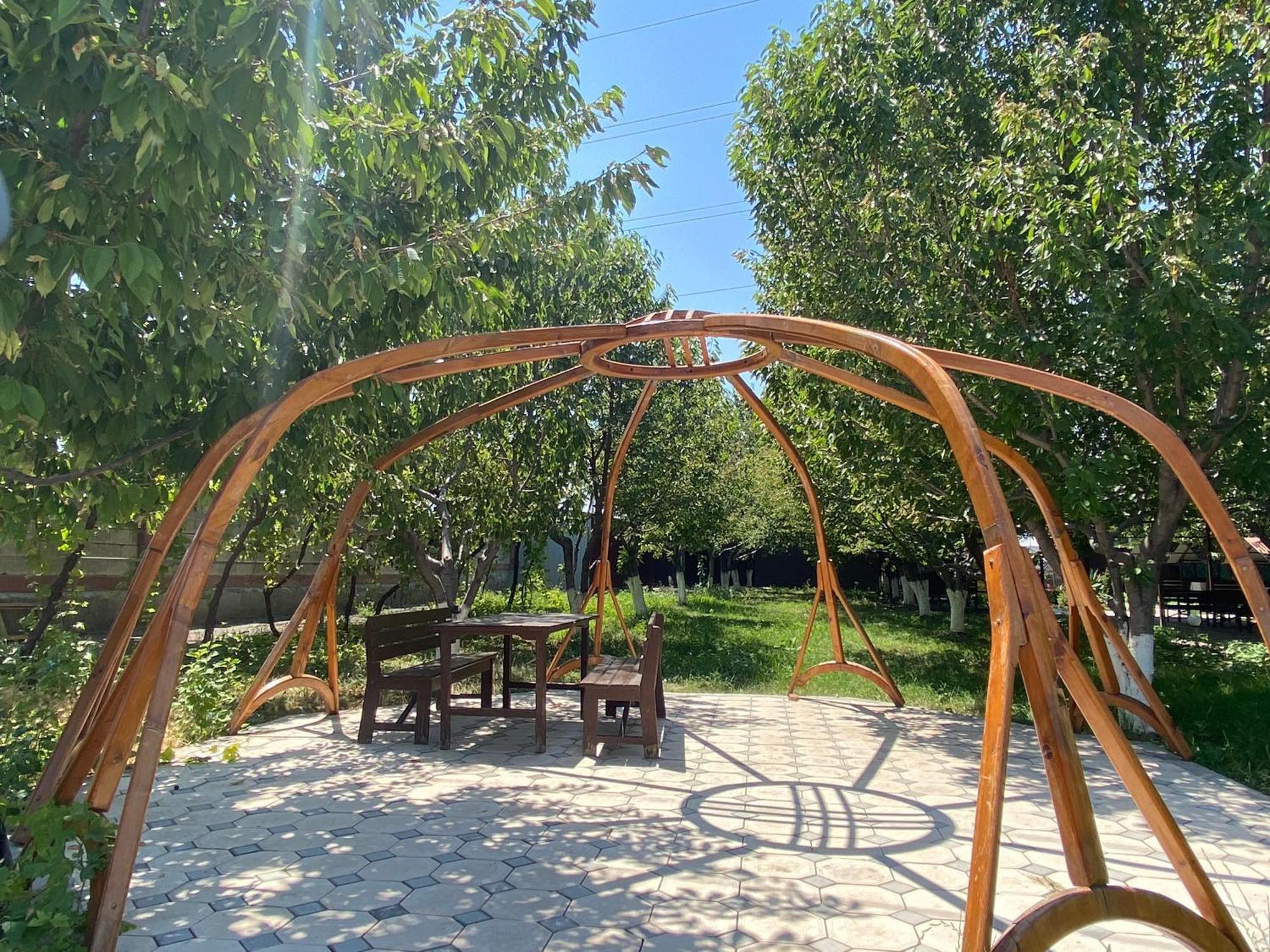 Sunny Hostel Osh Luaran gambar